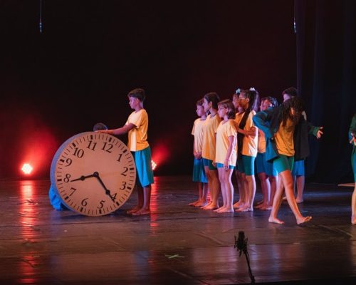 Instituição Aparecido Savegnago promove apresentações pedagógicas do coral e do teatro em Sertãozinho