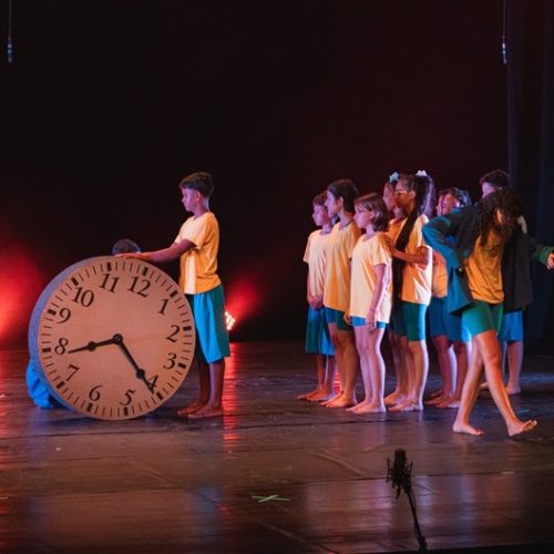 Instituição Aparecido Savegnago promove apresentações pedagógicas do coral e do teatro em Sertãozinho