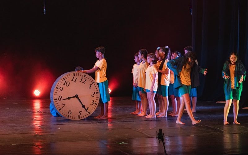 Instituição Aparecido Savegnago promove apresentações pedagógicas do coral e do teatro em Sertãozinho