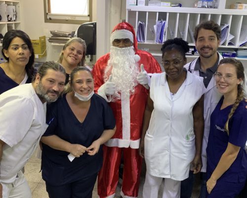 Papai Noel leva alegria durante visita no Hospital São Francisco