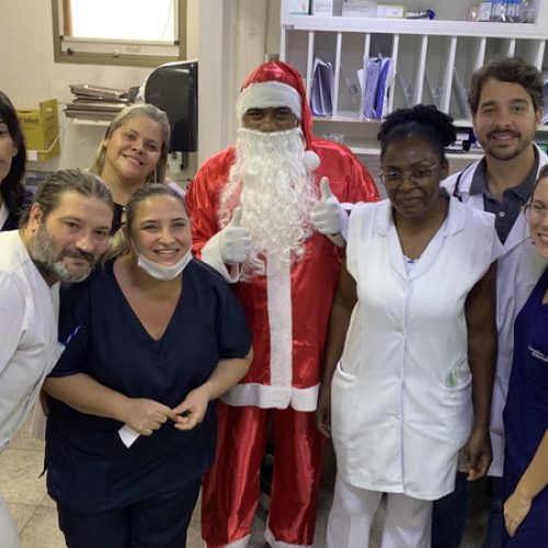 Papai Noel leva alegria durante visita no Hospital São Francisco