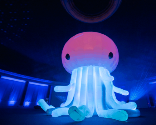 Instalação sensorial “Siga Flutuando”, de Felipe Yung (Flip), chega ao POW Festival 2025 com uma experiência única de arte e inclusão