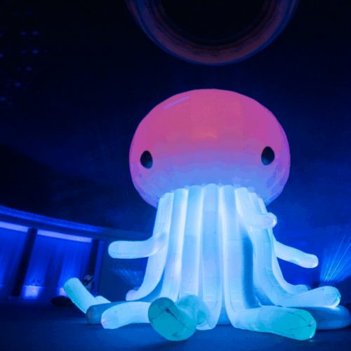 Instalação sensorial “Siga Flutuando”, de Felipe Yung (Flip), chega ao POW Festival 2025 com uma experiência única de arte e inclusão