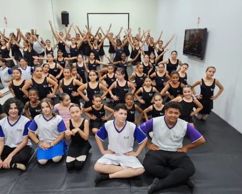 “O Mágico de Oz” encanta o público em nova montagem da Instituição Aparecido Savegnago