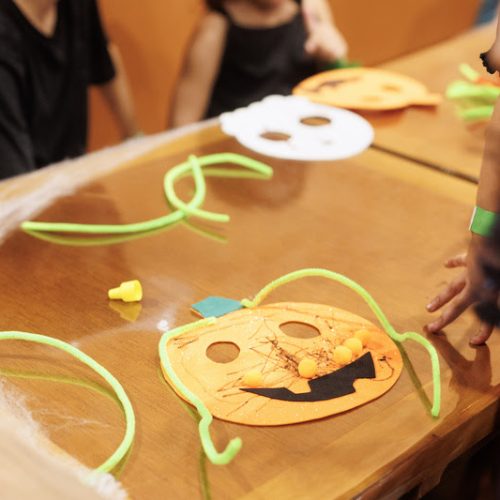 Halloween transforma o RibeirãoShopping em cenário de fantasia e diversão para crianças e famílias