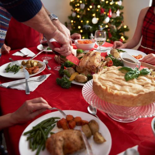 Exagerou na ceia? Saiba como ajudar o corpo a se recuperar no dia seguinte