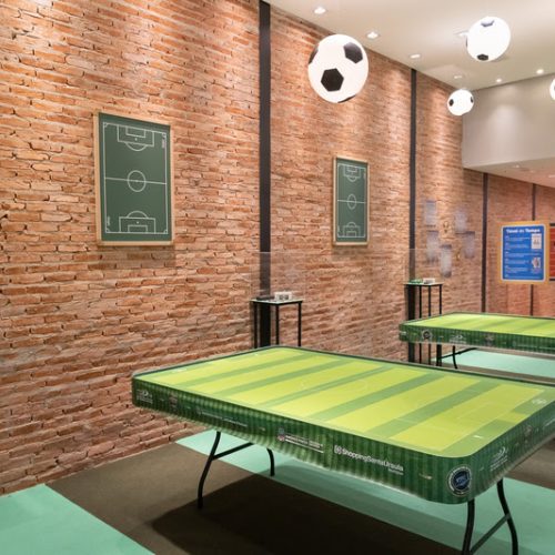 Futebol de botão e personagens clássicos reforçam a nostalgia como experiência no ShoppingSantaÚrsula