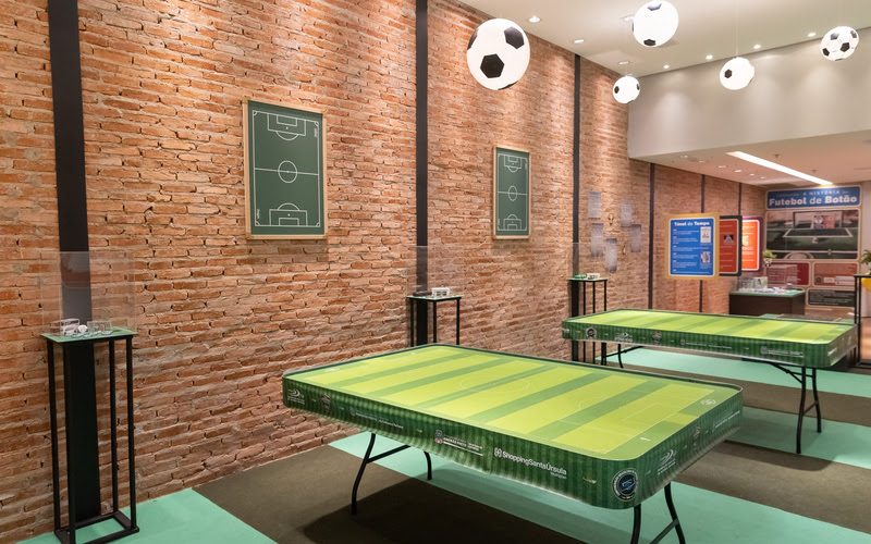 Futebol de botão e personagens clássicos reforçam a nostalgia como experiência no ShoppingSantaÚrsula