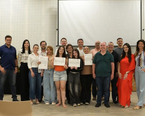Projeto de escolarização do RibeirãoShopping e do ShoppingSantaÚrsula transforma histórias e celebra a formatura de alunos