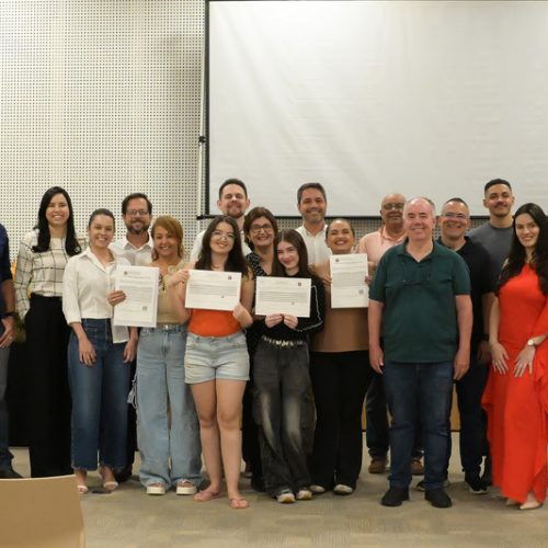 Projeto de escolarização do RibeirãoShopping e do ShoppingSantaÚrsula transforma histórias e celebra a formatura de alunos