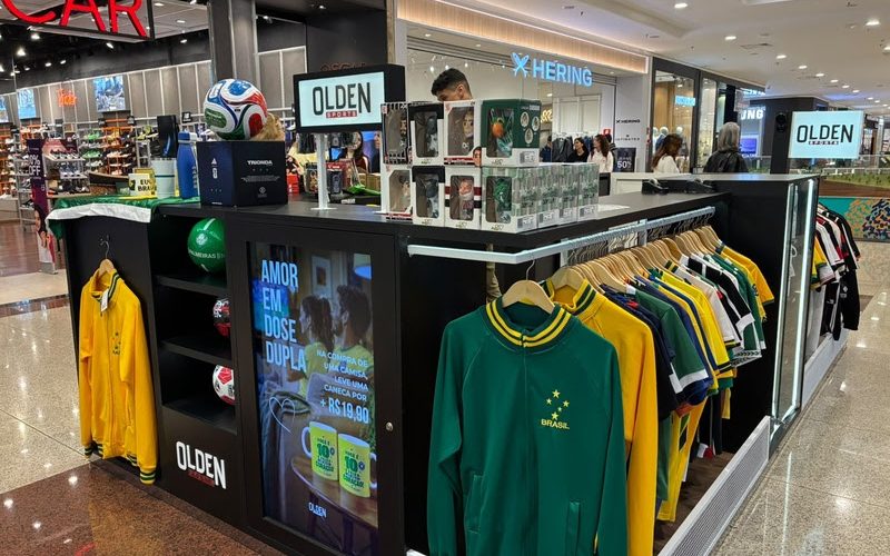Camisas de futebol deixam os estádios e ganham espaço nas vitrines do RibeirãoShopping