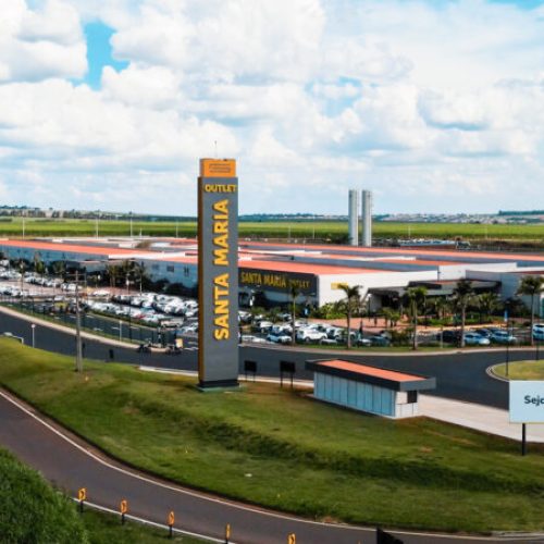 Santa Maria Outlet oferece touro mecânico, moldador de chapéus e música ao vivo 