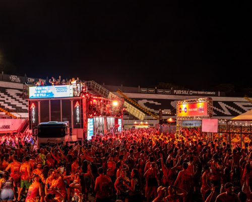 RP Folia resgata tradição de correr atrás do trio elétrico em Ribeirão Preto