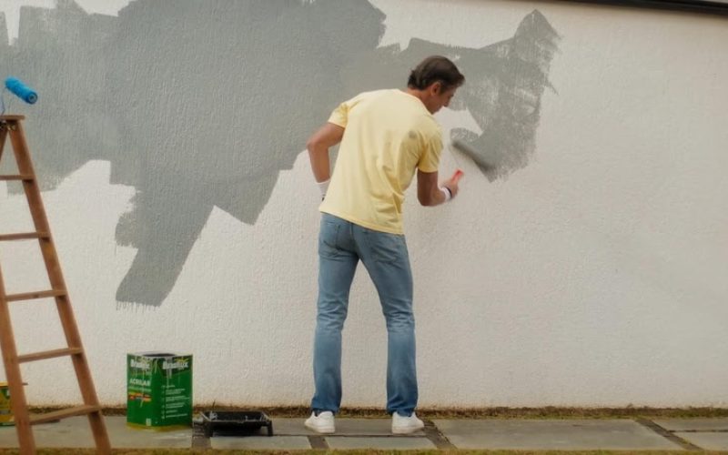 Brasilux estreia novo filme com árbitro Raphael Claus, valorizando o pintor profissional