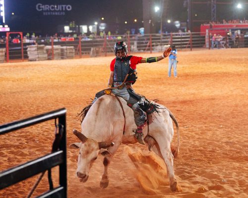 Paraense é o campeão das montarias em touros do Ribeirão Rodeo Music 2026