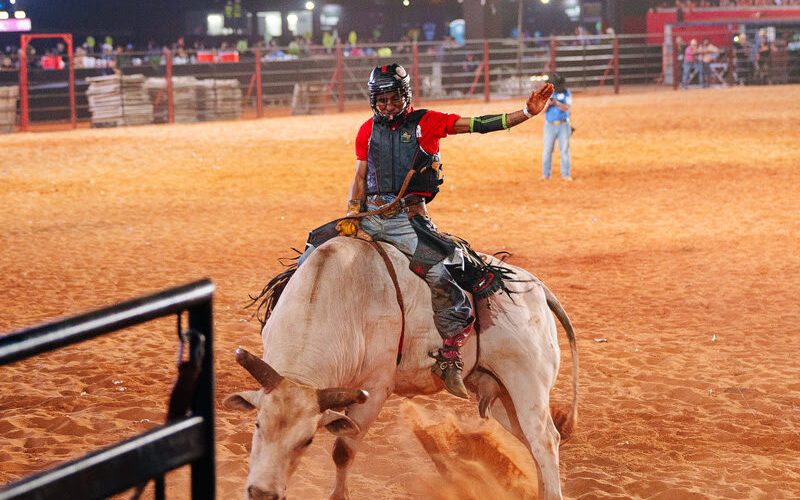 Paraense é o campeão das montarias em touros do Ribeirão Rodeo Music 2026