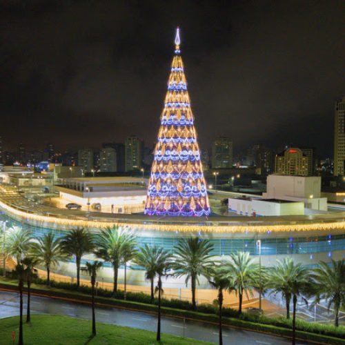 Símbolo do Natal em Ribeirão Preto e região, árvore gigante do RibeirãoShopping já anuncia a chegada das celebrações de final de ano