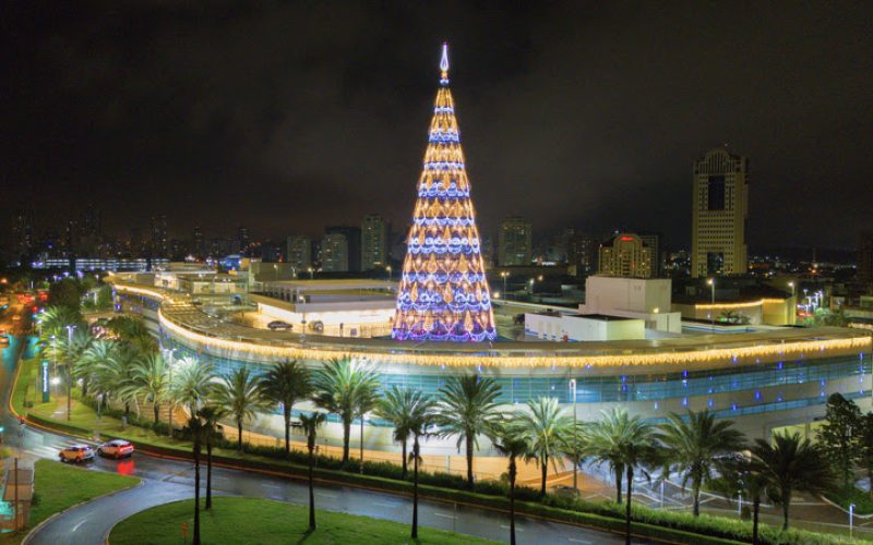 Símbolo do Natal em Ribeirão Preto e região, árvore gigante do RibeirãoShopping já anuncia a chegada das celebrações de final de ano