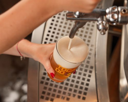 Cervejas com coco queimado, paçoca e caju entram no cardápio exclusivo da Toca do Urso