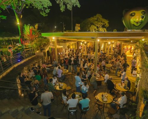 Samba do Urso 6.0 agita a Toca do Urso com open bar e samba ao vivo