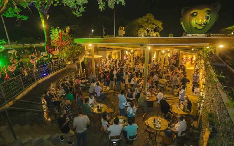 Samba do Urso 6.0 agita a Toca do Urso com open bar e samba ao vivo