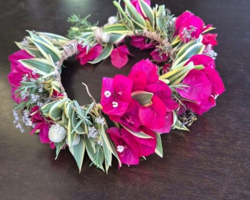 Flores, arte e conscientização no Outubro Rosa do ShoppingSantaÚrsula