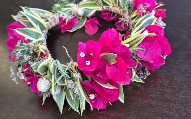 Flores, arte e conscientização no Outubro Rosa do ShoppingSantaÚrsula