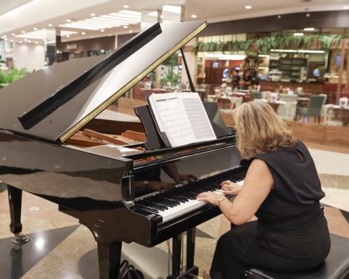 RibeirãoShopping recebe programação de piano inspirada no Dia das Mães