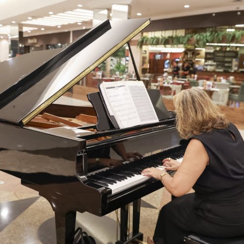 RibeirãoShopping recebe programação de piano inspirada no Dia das Mães