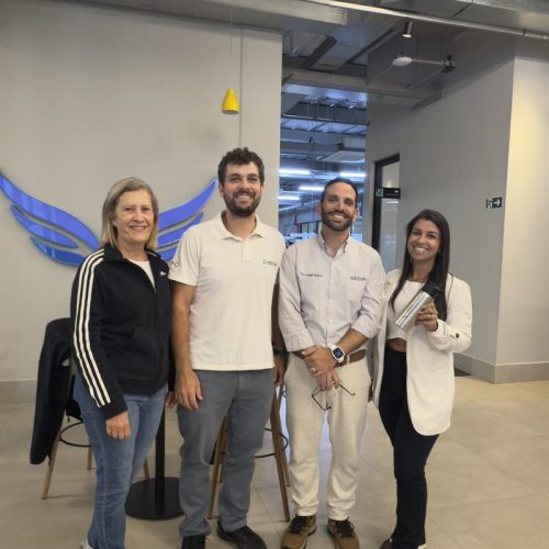 Grupo de ortodontistas visita fábrica da Angel Aligner Aditek em Cravinhos/SP