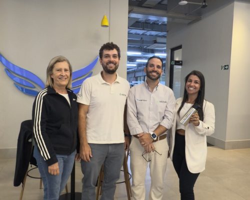 Grupo de ortodontistas visita fábrica da Angel Aligner Aditek em Cravinhos/SP