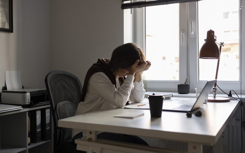 Mais de 57% dos brasileiros enfrentam dificuldades com seus superiores, segundo pesquisa